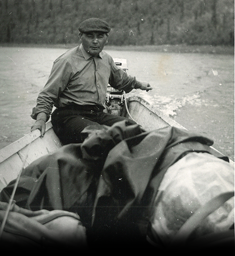 Kuva 19. Isä Ivalojoella 1960-luvulla.